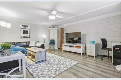 470 Valley Rd #9A, Montclair, NJ 07043 - Photo 2
