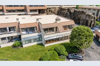 300 Gorge Rd #25, Cliffside Park, NJ 07010 - Photo 38