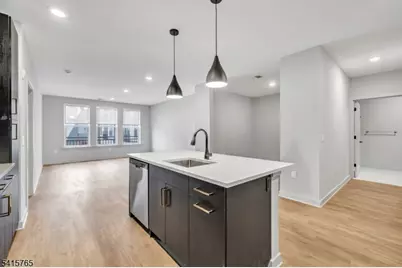 51 Okner Pkwy #2013, Livingston Twp., NJ 07039 - Photo 8