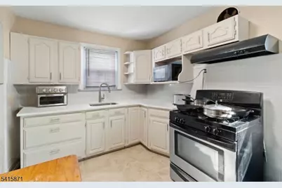 326 Eastern Pkwy, Newark, NJ 07106 - Photo 6