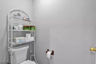 208 E Price St, Linden, NJ 07036 - Photo 28