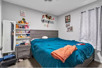 208 E Price St, Linden, NJ 07036 - Photo 20