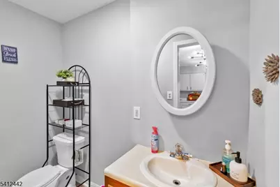 208 E Price St, Linden, NJ 07036 - Photo 16