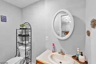 208 E Price St, Linden, NJ 07036 - Photo 16