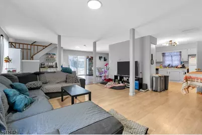 208 E Price St, Linden, NJ 07036 - Photo 10