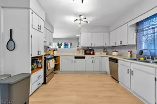 208 E Price St, Linden, NJ 07036 - Photo 14