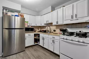 208 E Price St, Linden, NJ 07036 - Photo 4