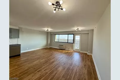 60 Parkway Dr, East Orange, NJ 07017 - Photo 6