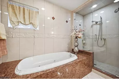 800 Delalla Ter, Ridgefield, NJ 07657 - Photo 16