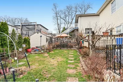 800 Delalla Ter, Ridgefield, NJ 07657 - Photo 30