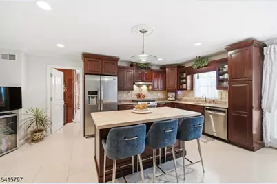 800 Delalla Ter, Ridgefield, NJ 07657 - Photo 4