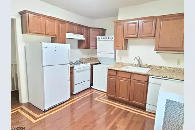 254 W Franklin St #2, Bound Brook, NJ 08805 - Photo 2