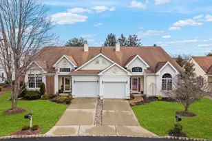 27 Chandler Ct, Monroe Township, NJ 08831 - Photo 2