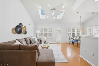 27 Chandler Ct, Monroe Township, NJ 08831 - Photo 12