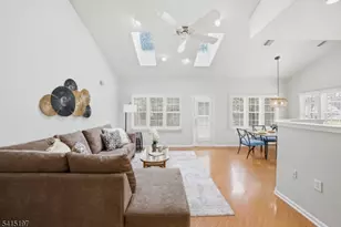 27 Chandler Ct, Monroe Township, NJ 08831 - Photo 12