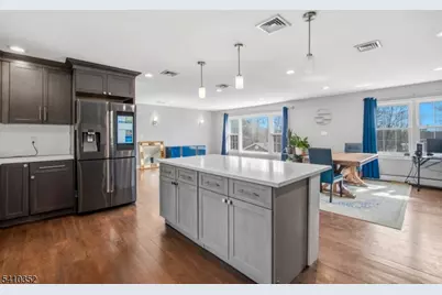 31 Blue Ridge Ave, Green Brook Township, NJ 08812 - Photo 2