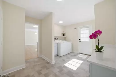 50 Pinewood Cres, Berkeley Heights Township, NJ 07922 - Photo 20