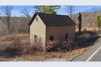 197 E Mill Rd, Washington Township, NJ 07853 - Photo 2