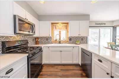 10 Peary Dr, Vernon Twp., NJ 07461 - Photo 4