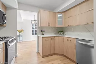 231 Vista Dr, Hanover Township, NJ 07927 - Photo 1