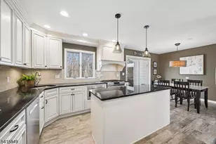 7 Robin Ct, Chester, NJ 07930 - Photo 12