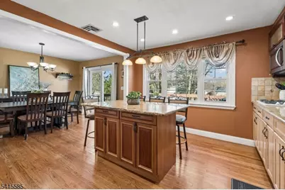 36 Williamsburg Dr, Roseland, NJ 07068 - Photo 6