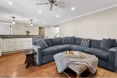 36 Williamsburg Dr, Roseland, NJ 07068 - Photo 18