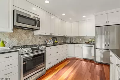 60 E Sherbrooke Pkwy, Livingston, NJ 07039 - Photo 10