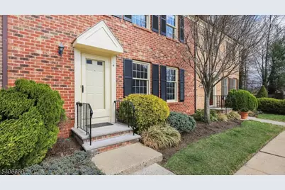 4 Cowperthwaite Sq, Westfield, NJ 07090 - Photo 2