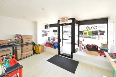 306 Queen Anne Rd, Teaneck Township, NJ 07666 - Photo 18