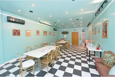 306 Queen Anne Rd, Teaneck Township, NJ 07666 - Photo 4