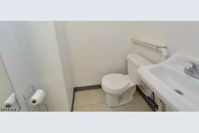 306 Queen Anne Rd, Teaneck Township, NJ 07666 - Photo 24