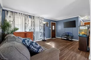 77 W Arthur Pl, Woodbridge Township, NJ 08830 - Photo 4