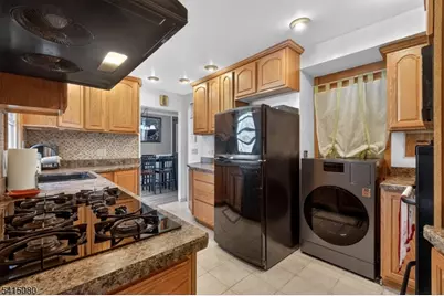 77 W Arthur Pl, Woodbridge Township, NJ 08830 - Photo 10