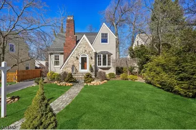11 S Cedar Pkwy, Livingston, NJ 07039 - Photo 2