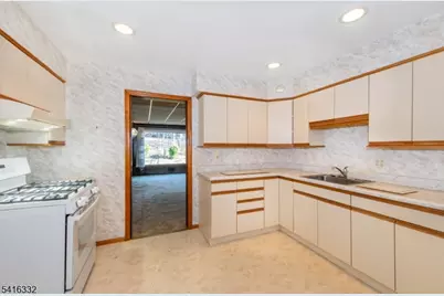 274 Dewey Ave, Totowa, NJ 07512 - Photo 10