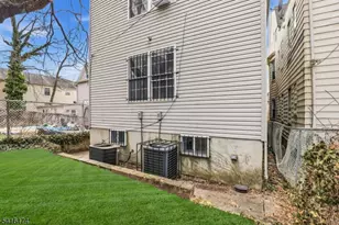 884 S 17th St, Newark, NJ 07108 - Photo 32