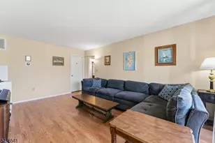 639 Magnolia Ln, Branchburg Township, NJ 08876 - Photo 10