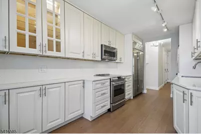 2 Claridge Dr #9 NE, Verona, NJ 07044 - Photo 4
