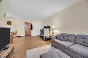 100 Luttgen Pl, Linden, NJ 07036 - Photo 4