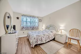 100 Luttgen Pl, Linden, NJ 07036 - Photo 10