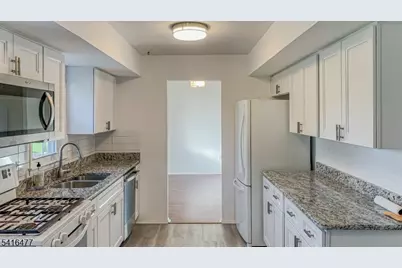 247 Fairfield Ln, Hillsborough Township, NJ 08844 - Photo 2