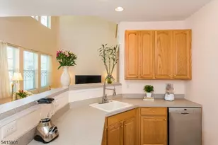 28 Sutton Ct, Hopewell Township, NJ 08534 - Photo 14