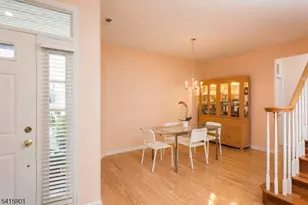 28 Sutton Ct, Hopewell Township, NJ 08534 - Photo 4