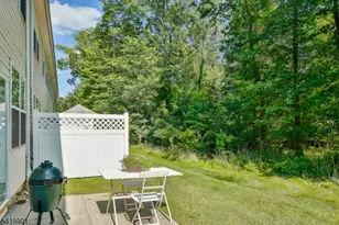 28 Sutton Ct, Hopewell Township, NJ 08534 - Photo 2