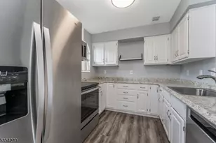 398 Terrace Ln, Bedminster Township, NJ 07921 - Photo 12