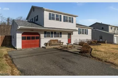 117 Deerfield Dr, Hackettstown, NJ 07840 - Photo 2