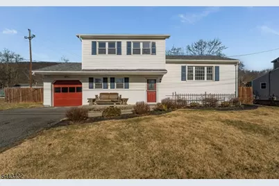 117 Deerfield Dr, Hackettstown, NJ 07840 - Photo 1