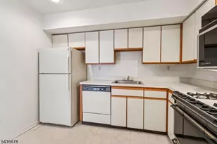 45 Sunrise Dr, Long Hill Township, NJ 07933 - Photo 8