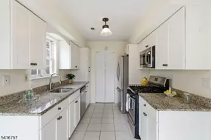 25 Colleen Ct, South Brunswick Township, NJ 08824 - Photo 14